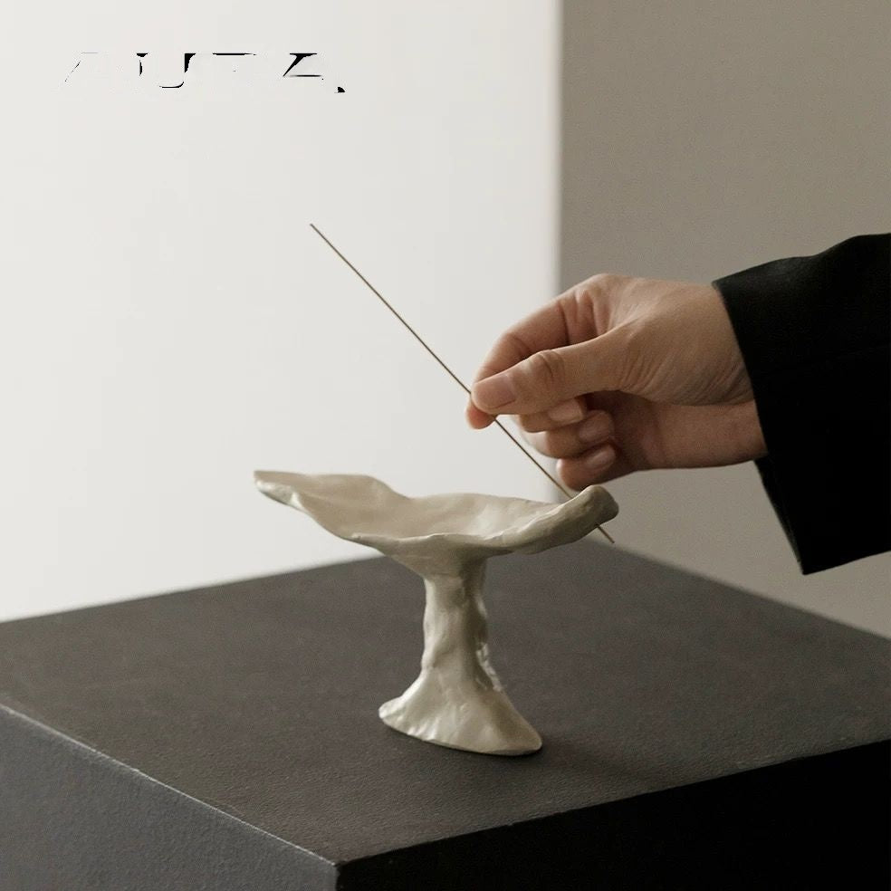 Sculptural Ceramic Incense Holder — Nordic Minimalist Vintage Style